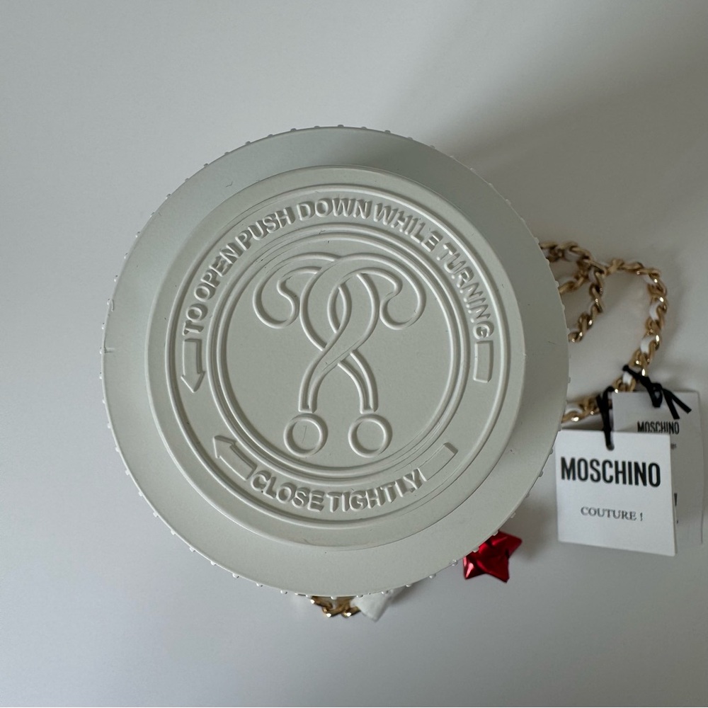SOLD💫VESTIAIRE- MOSCHINO PILL PURSE - Picture 5 of 16